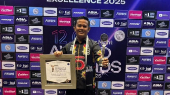 Kadis Damkartan Kota Jambi Terima Indonesia Inspiring Professional and Leadership Award 2025–2026
